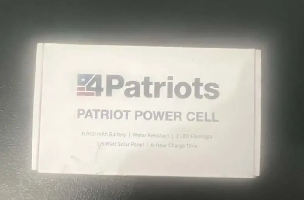 4Patriots Patriot Power Cell 8,000 mAh Solar Power Bank with 2 LED Flashlight